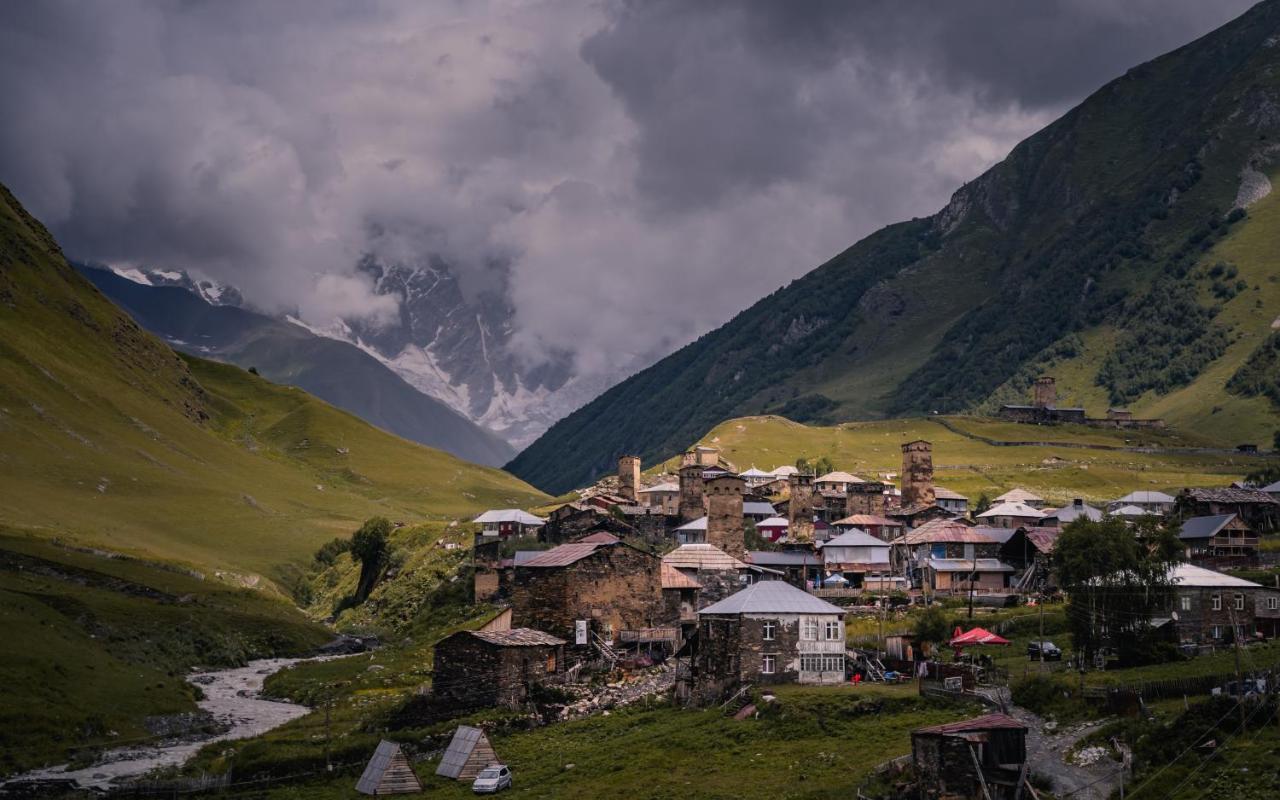 Guesthouse Ailama Ushguli Bagian luar foto