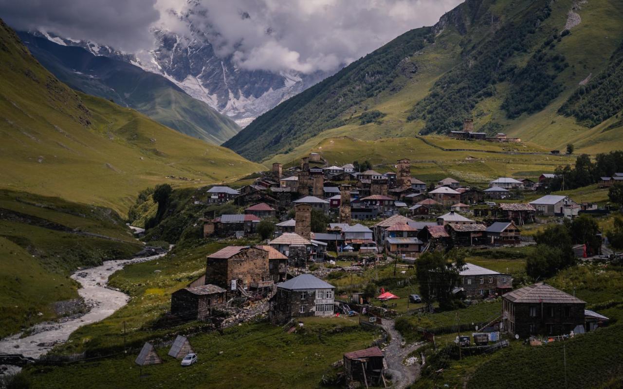 Guesthouse Ailama Ushguli Bagian luar foto
